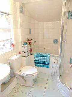 2 bedroom terraced house to rent, Clarendon Road, Berkshire RG6