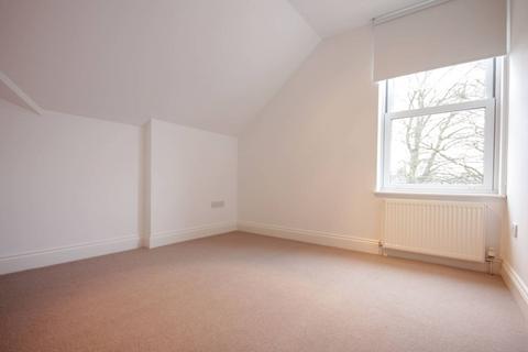 3 bedroom flat to rent, Border Crescent, Crystal Palace, London, SE26