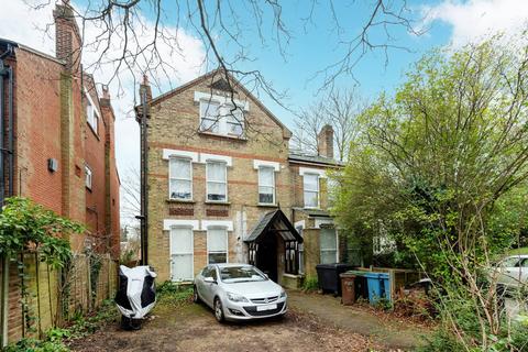 3 bedroom flat to rent, Border Crescent, Crystal Palace, London, SE26