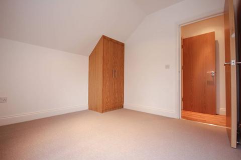 3 bedroom flat to rent, Border Crescent, Crystal Palace, London, SE26