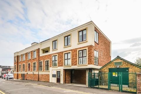 2 bedroom flat to rent, Suffolk Road, South Norwood, London, SE25