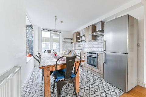 2 bedroom flat to rent, Suffolk Road, South Norwood, London, SE25