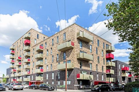3 bedroom flat to rent, White Horse Lane, London E1