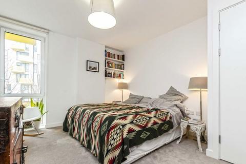 3 bedroom flat to rent, White Horse Lane, London E1