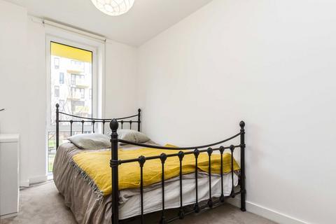 3 bedroom flat to rent, White Horse Lane, London E1