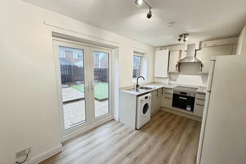3 bedroom end of terrace house to rent, Thompson Close, Halifax HX3