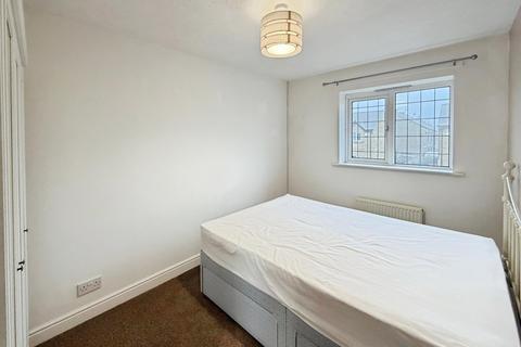 3 bedroom end of terrace house to rent, Thompson Close, Halifax HX3
