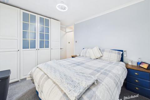 2 bedroom end of terrace house for sale, Anton Way, Aylesbury
