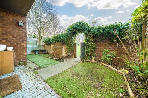2 bedroom flat for sale, Pomeroy Street, London SE14