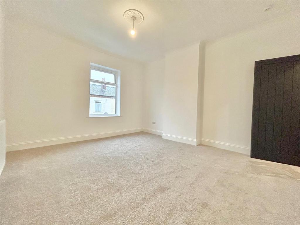 Bedroom 1.jpg
