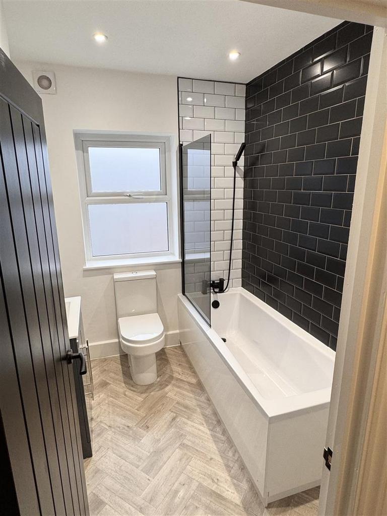 Bathroom 3.jpeg