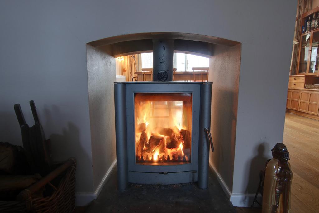 Firepl:ace in lounge