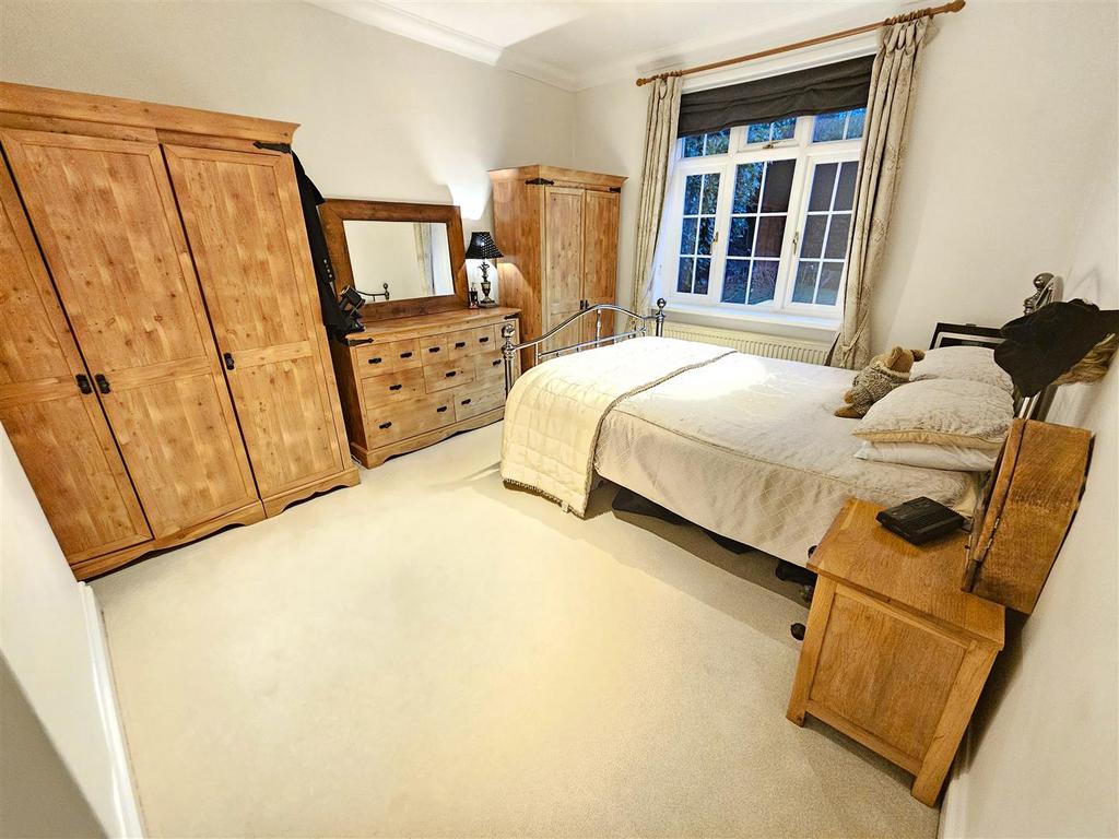 Bedroom 1.jpg