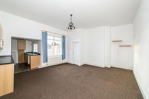 2 bedroom flat to rent, Main Street, Ryton NE40