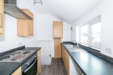 2 bedroom flat to rent, Main Street, Ryton NE40