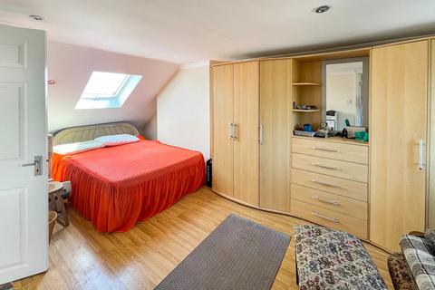 3 bedroom terraced house for sale, Swan Close, Feltham, Greater London, TW13