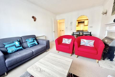 2 bedroom flat for sale, Brancaster Road, Ilford, IG2