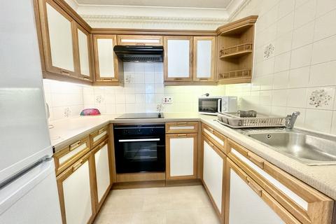 2 bedroom flat for sale, Brancaster Road, Ilford, IG2