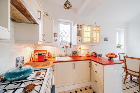 2 bedroom flat for sale, Eton Avenue, Finchley, London, N12