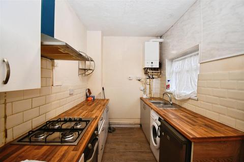 2 bedroom end of terrace house for sale, Sculcoates Lane, Hull