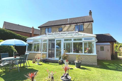 4 bedroom detached house for sale, New Road, Porchfield