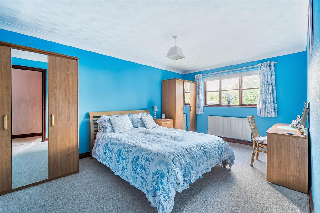Penbar Bed 2bl.jpg