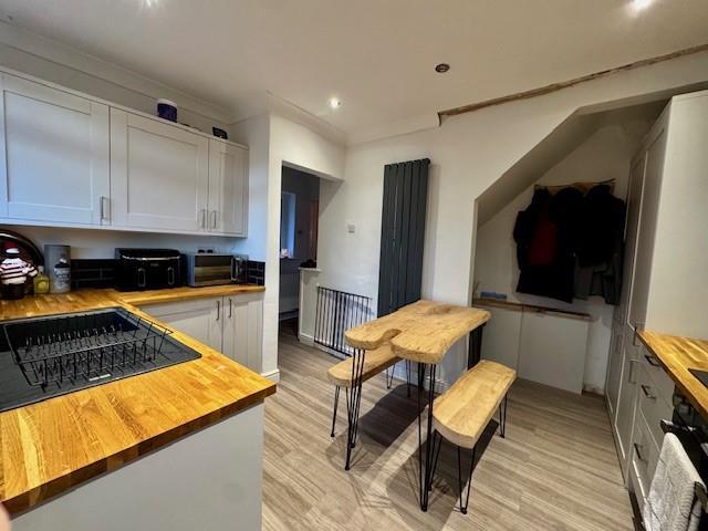 Kitchen x2.jpg