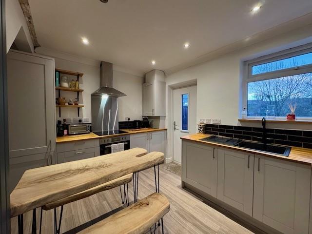 Kitchen x3.jpg