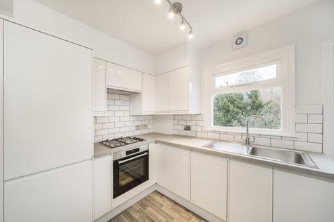 2 bedroom flat to rent, Radbourne Road, London SW12