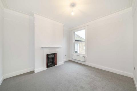 2 bedroom flat to rent, Radbourne Road, London SW12