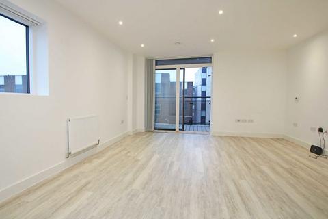 2 bedroom flat to rent, Staines Road, Hounslow TW3