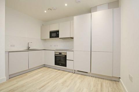 2 bedroom flat to rent, Staines Road, Hounslow TW3
