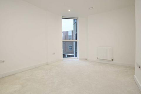 2 bedroom flat to rent, Staines Road, Hounslow TW3