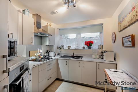 2 bedroom apartment for sale, Elkington House, Charlton Green, Dover, CT16 1AP
