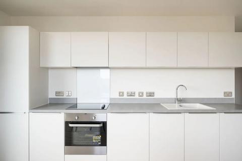 3 bedroom flat to rent, South Side Three Road