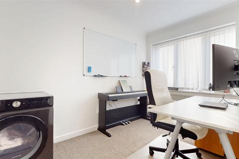 4 bedroom detached house for sale, Harmans Cross, Milton Keynes MK10