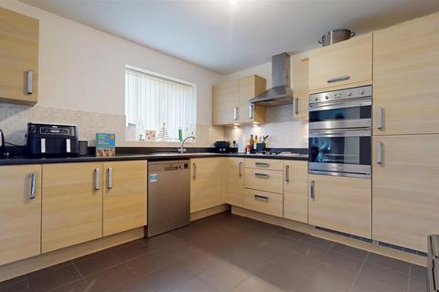 4 bedroom detached house for sale, Harmans Cross, Milton Keynes MK10
