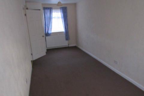 3 bedroom flat to rent, Irthing Avenue, Newcastle Upon Tyne NE6