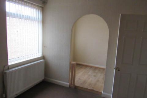 3 bedroom flat to rent, Irthing Avenue, Newcastle Upon Tyne NE6