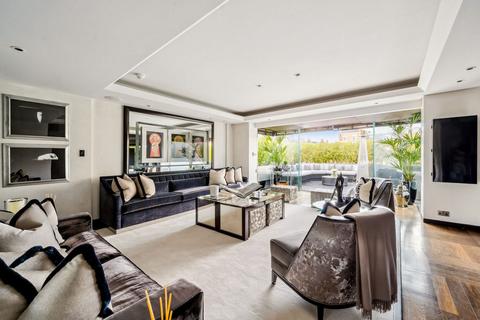 3 bedroom apartment to rent, Upper Grosvenor Street, London, W1K 7