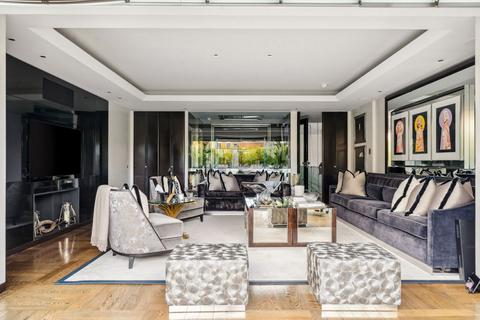 3 bedroom apartment to rent, Upper Grosvenor Street, London, W1K 7