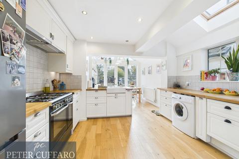 3 bedroom terraced house for sale, Station Road, Ware SG12