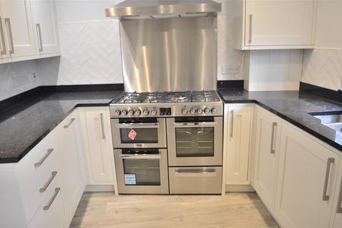 4 bedroom semi-detached house to rent, Westcroft Road, Surrey SM5