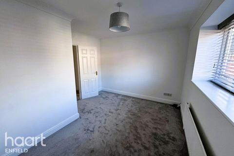 undefined, Richardson Crescent, Enfield