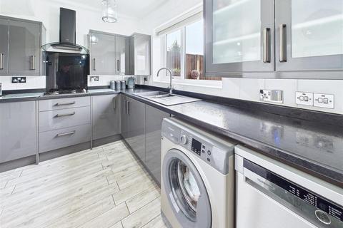 3 bedroom terraced house for sale, Becontree Avenue, Dagenham