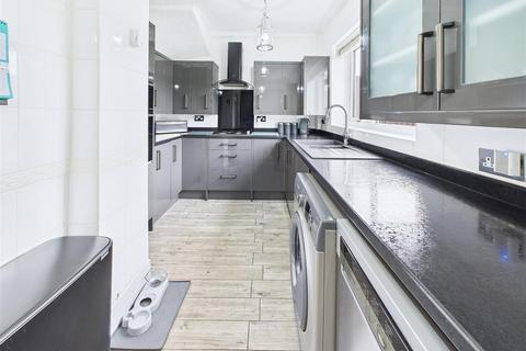 3 bedroom terraced house for sale, Becontree Avenue, Dagenham