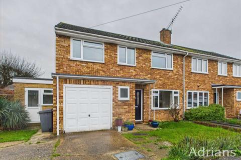 3 bedroom semi-detached house for sale - Helston Road, CM1