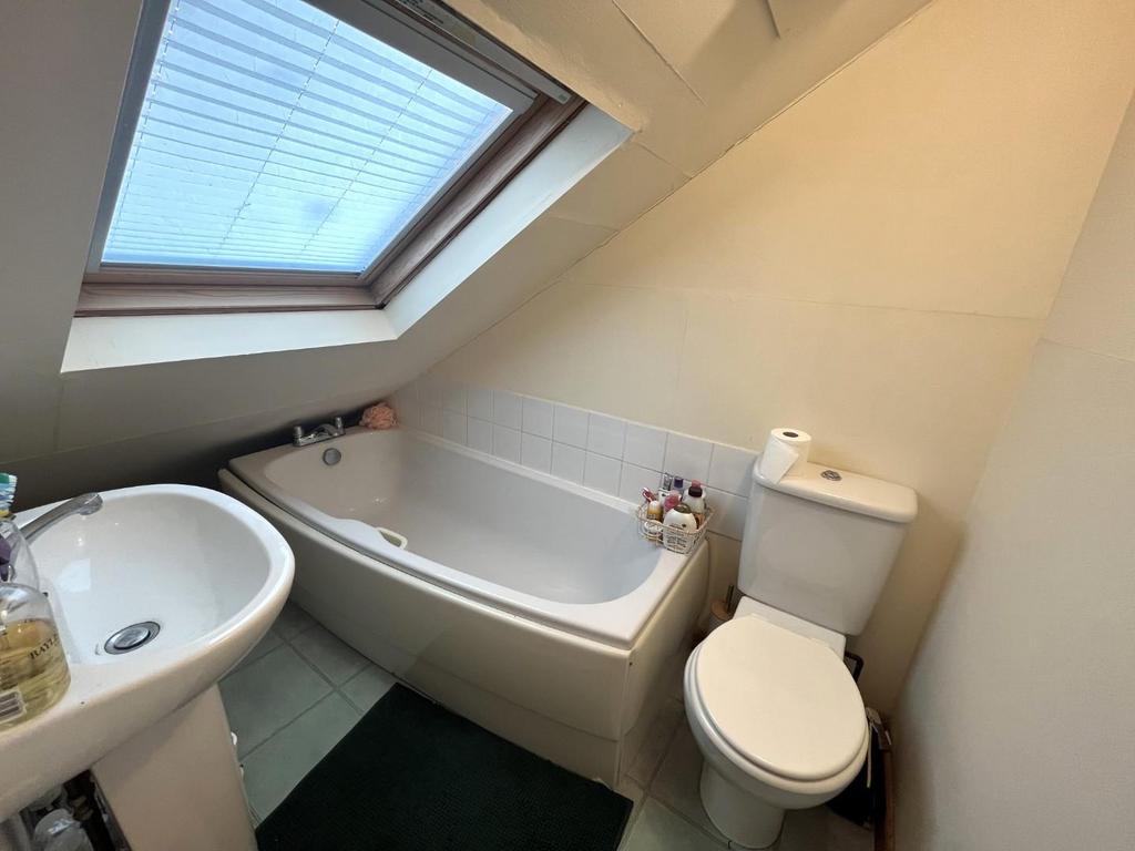 Bathroom 2.jpeg