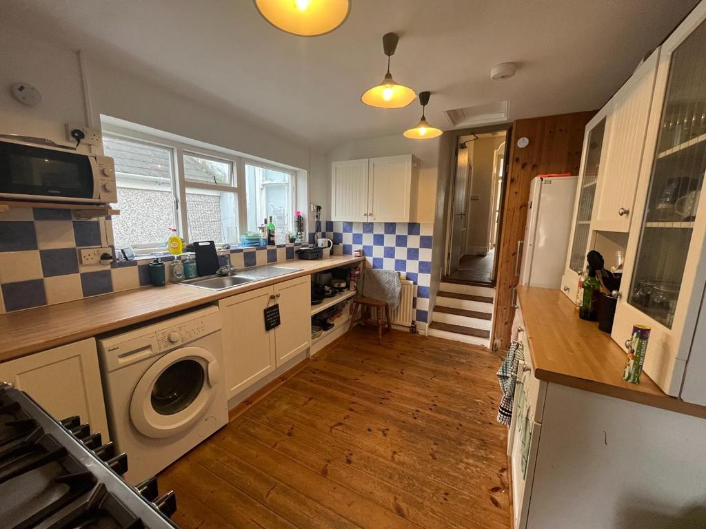 Kitchen 2.jpeg