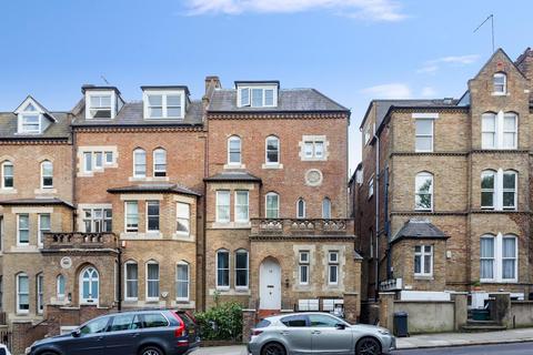 2 bedroom flat to rent, Lyndhurst Road, Hampstead NW3